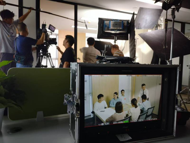宁乡县TVC拍摄公司：科技产品视觉化大师，诠释未来感与功能美学